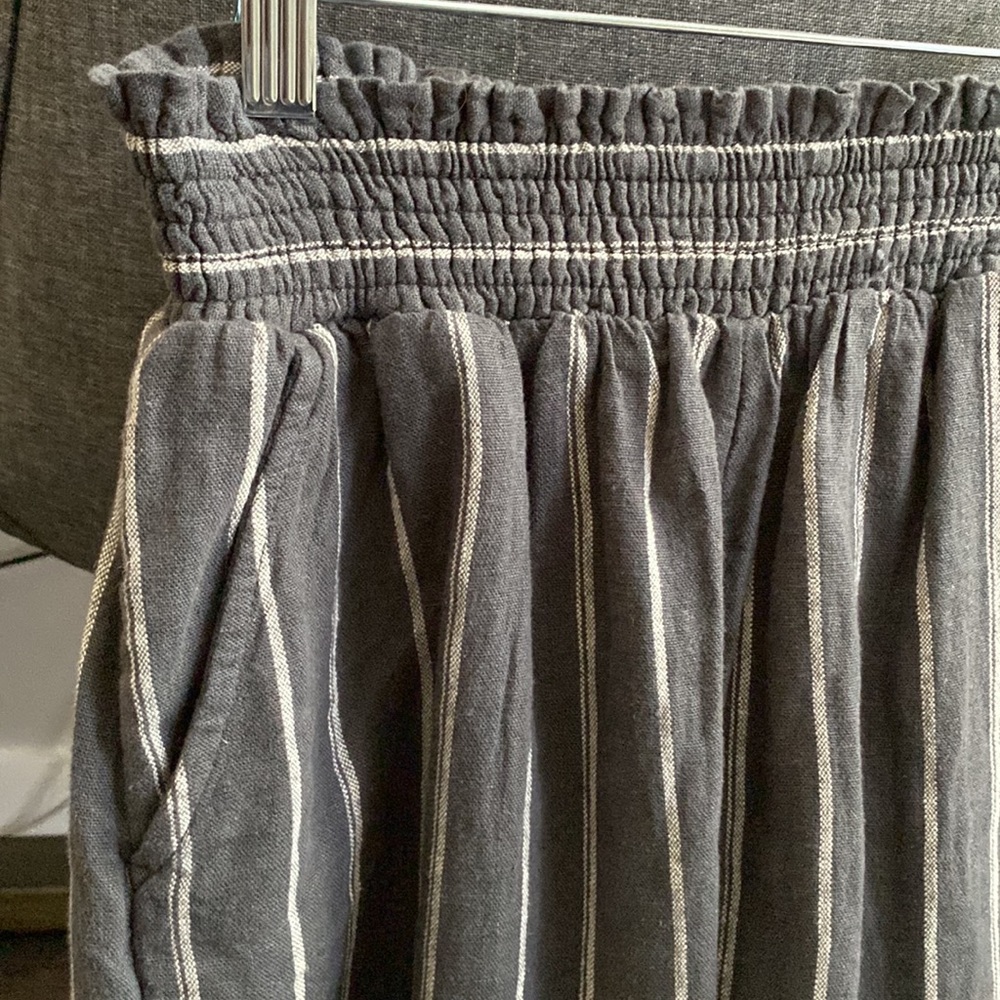 Universal Thread Shorts - Picture 2 of 5